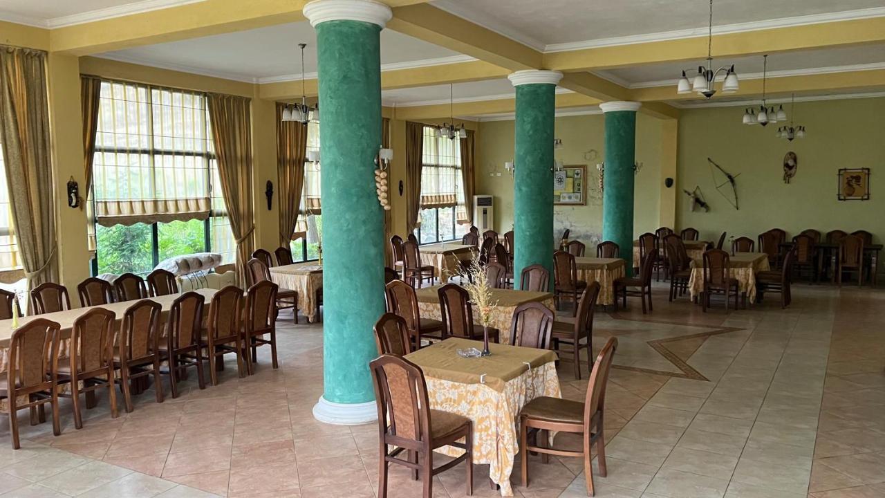 Montagna Hostel, And Campsite Motel