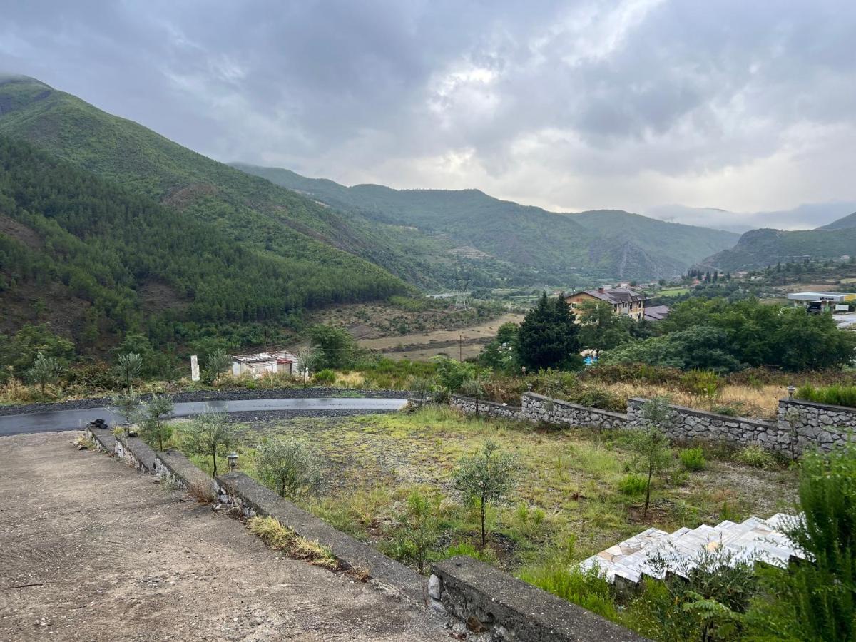 Montagna Hostel, And Campsite