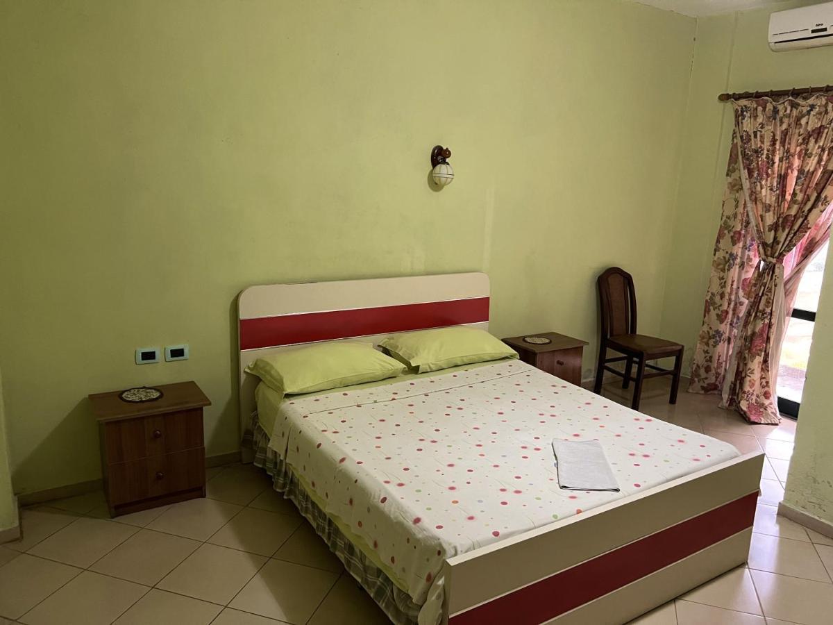 Montagna Hostel, And Campsite